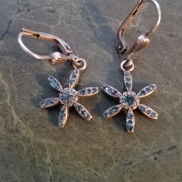 Unknown Jewelry - Dainty Marcasite blue stone earrings